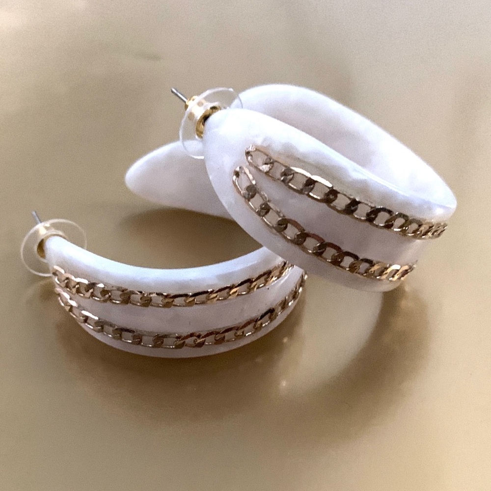 NEW Cream Colored Wide Hoop Earrings with Embedded Gold Chains NEW NWT